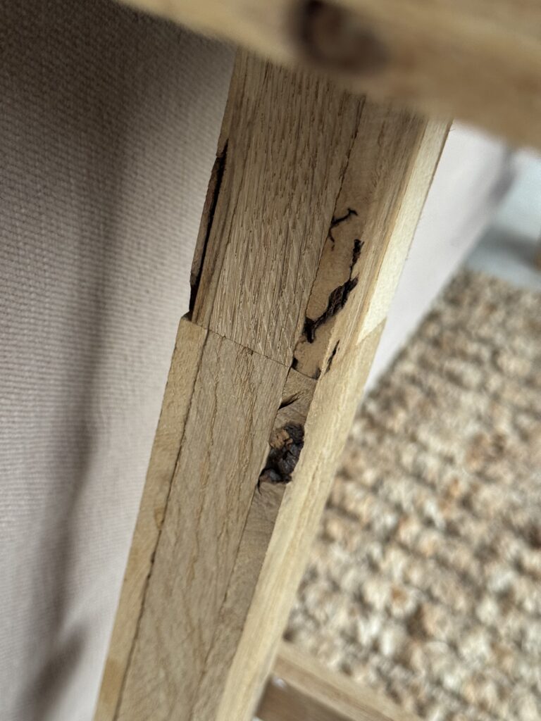 Holzbock aus rustikalen Klötzchen